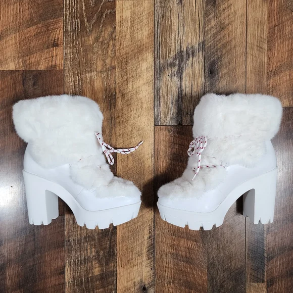 NWOB Jessica Simpson White Fur Miri Boot 7.5M